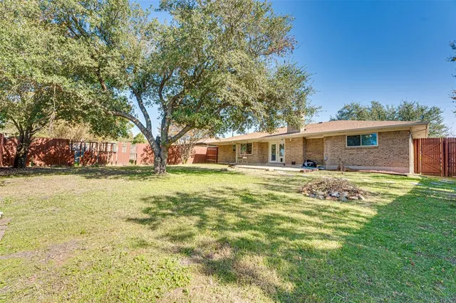 a front view of house with yard