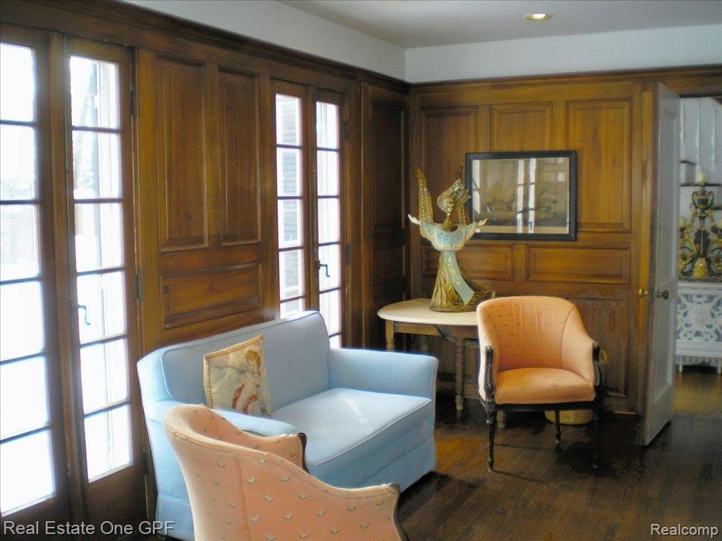 44 Provencal Road Grosse Pointe, MI 48236 - Photo 7 of 16 Family room