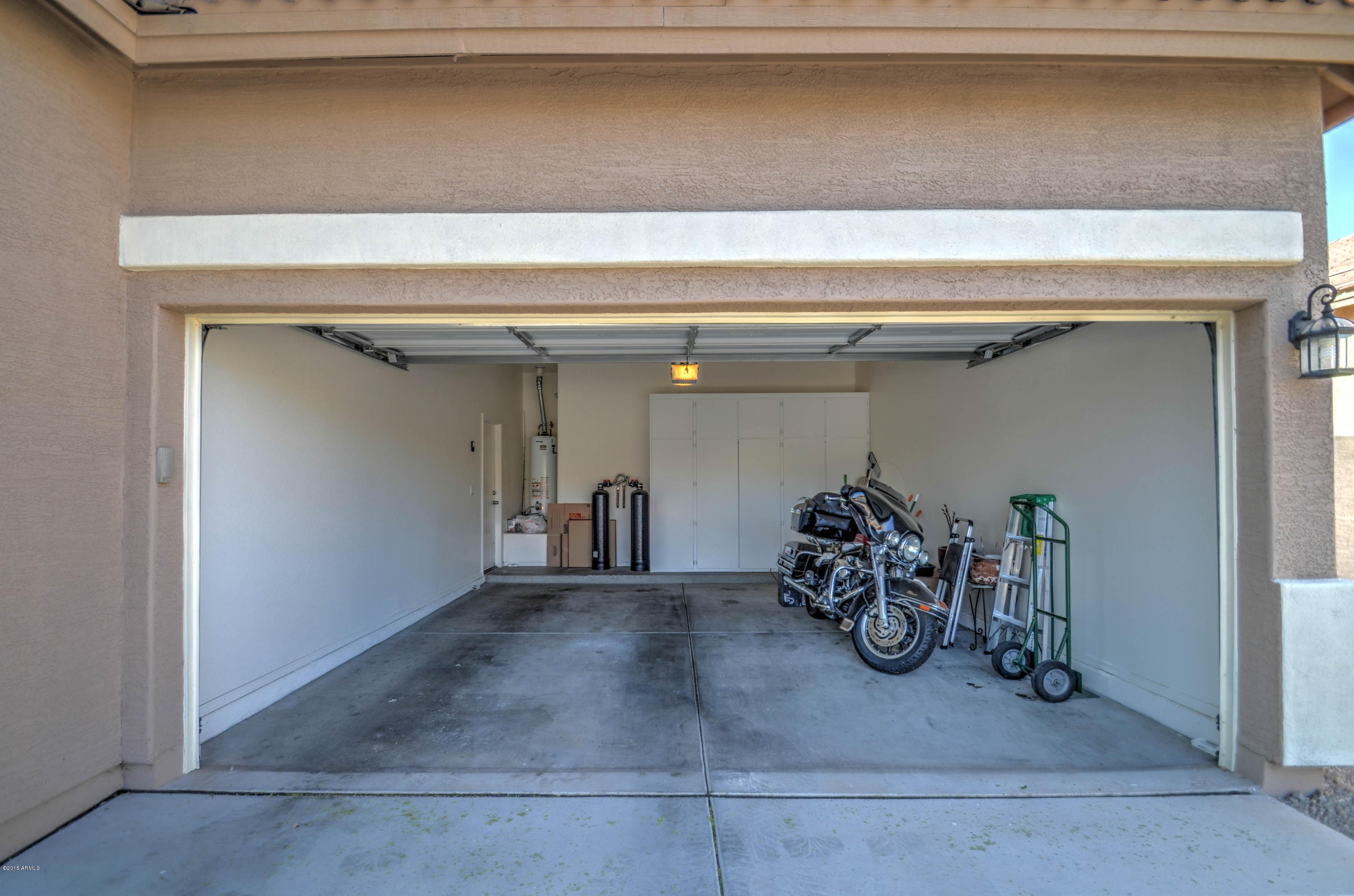 5520 West Maldonado Road Laveen, AZ 85339 - Photo 33 of 38 garage