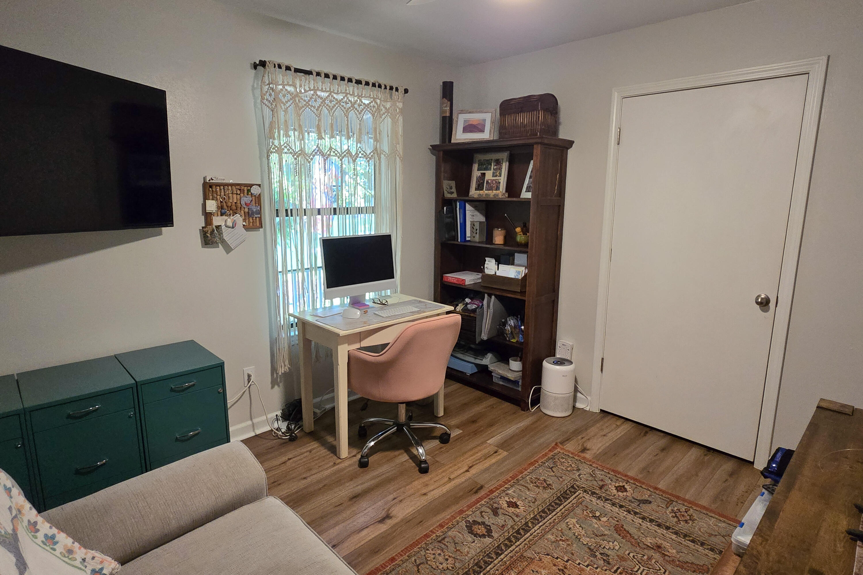 696 Phillips Drive Freeport, FL 32439 - Photo 25 of 49 a workspace with furniture and window