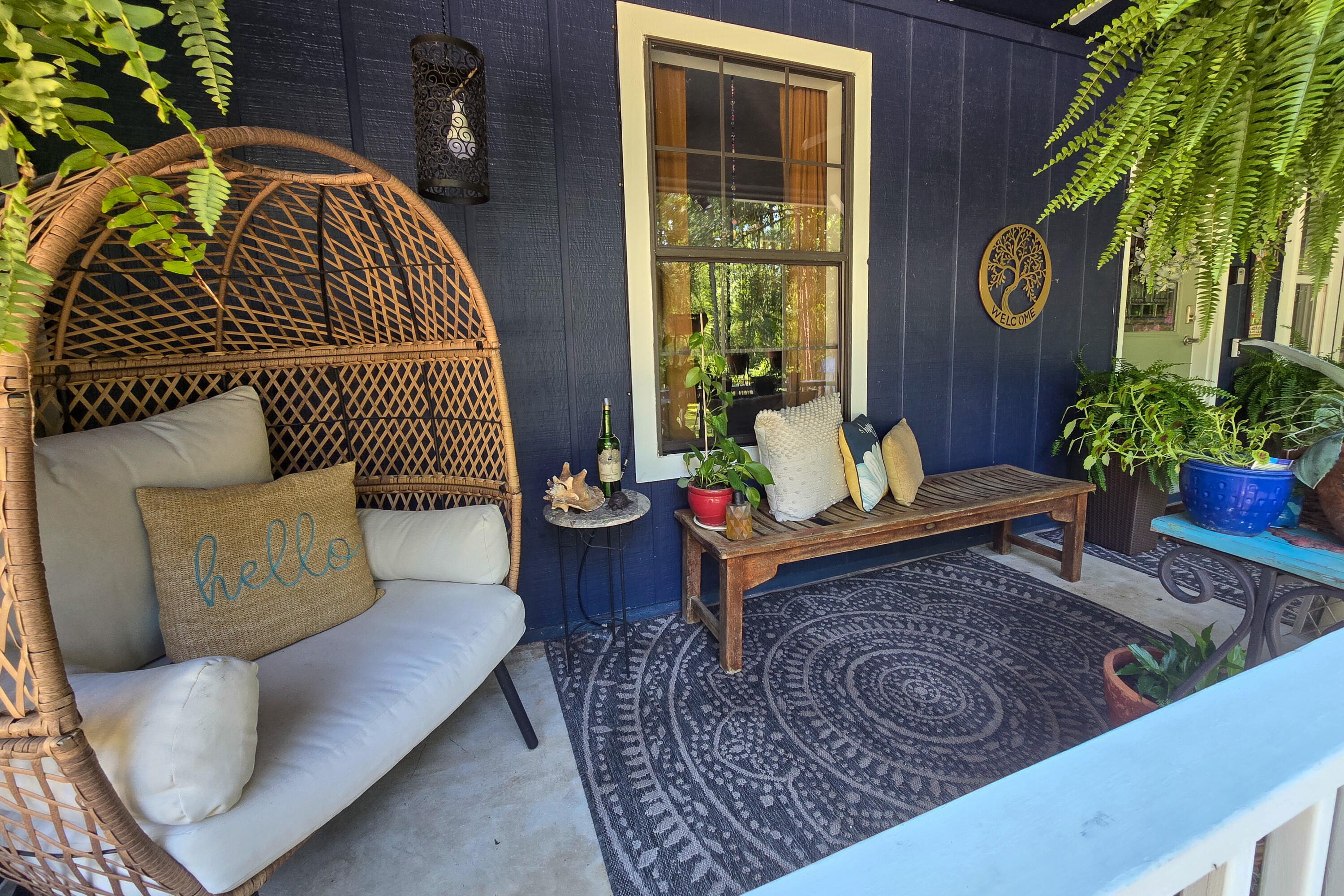696 Phillips Drive Freeport, FL 32439 - Photo 4 of 49 a living room with furniture and a potted plant