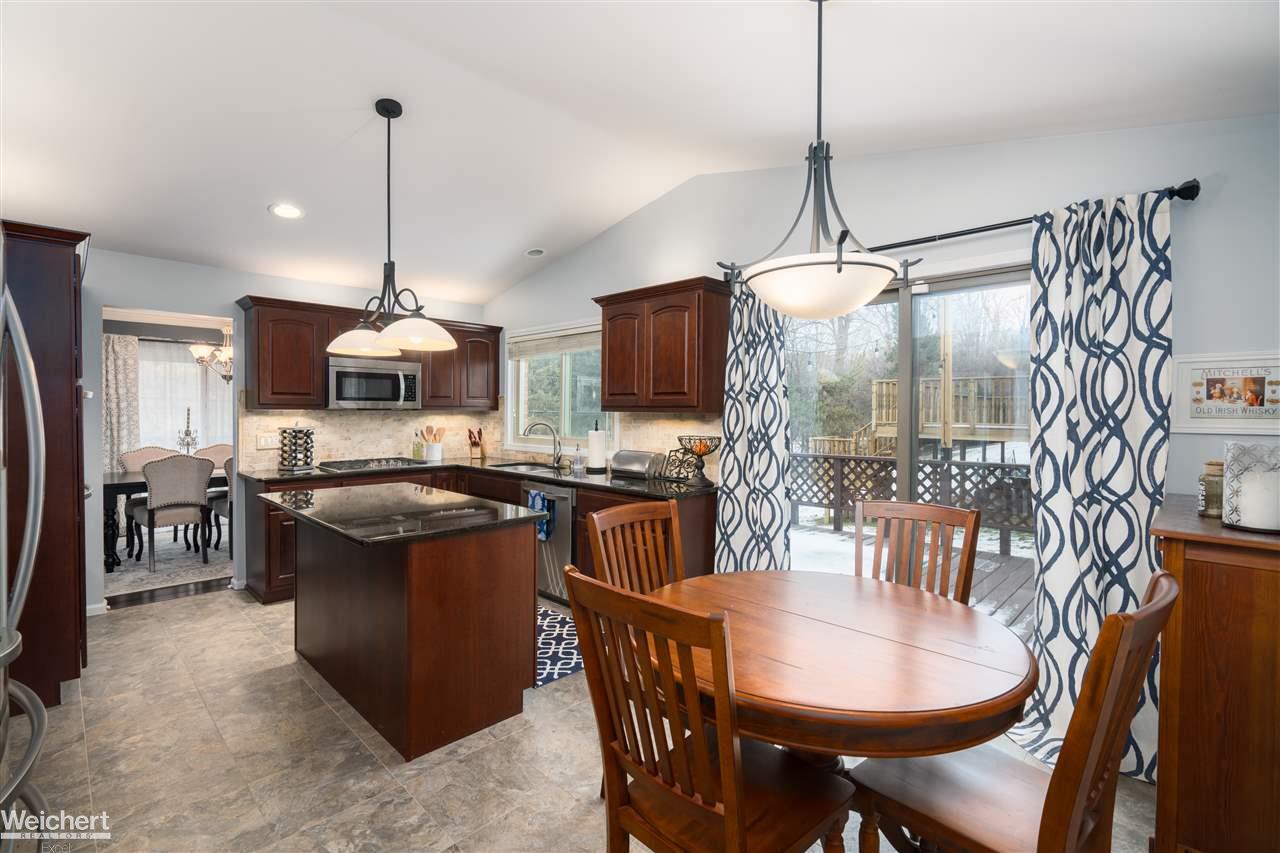 265 Rose Brier Drive Rochester Hills, MI 48309 - Photo 9 of 34
