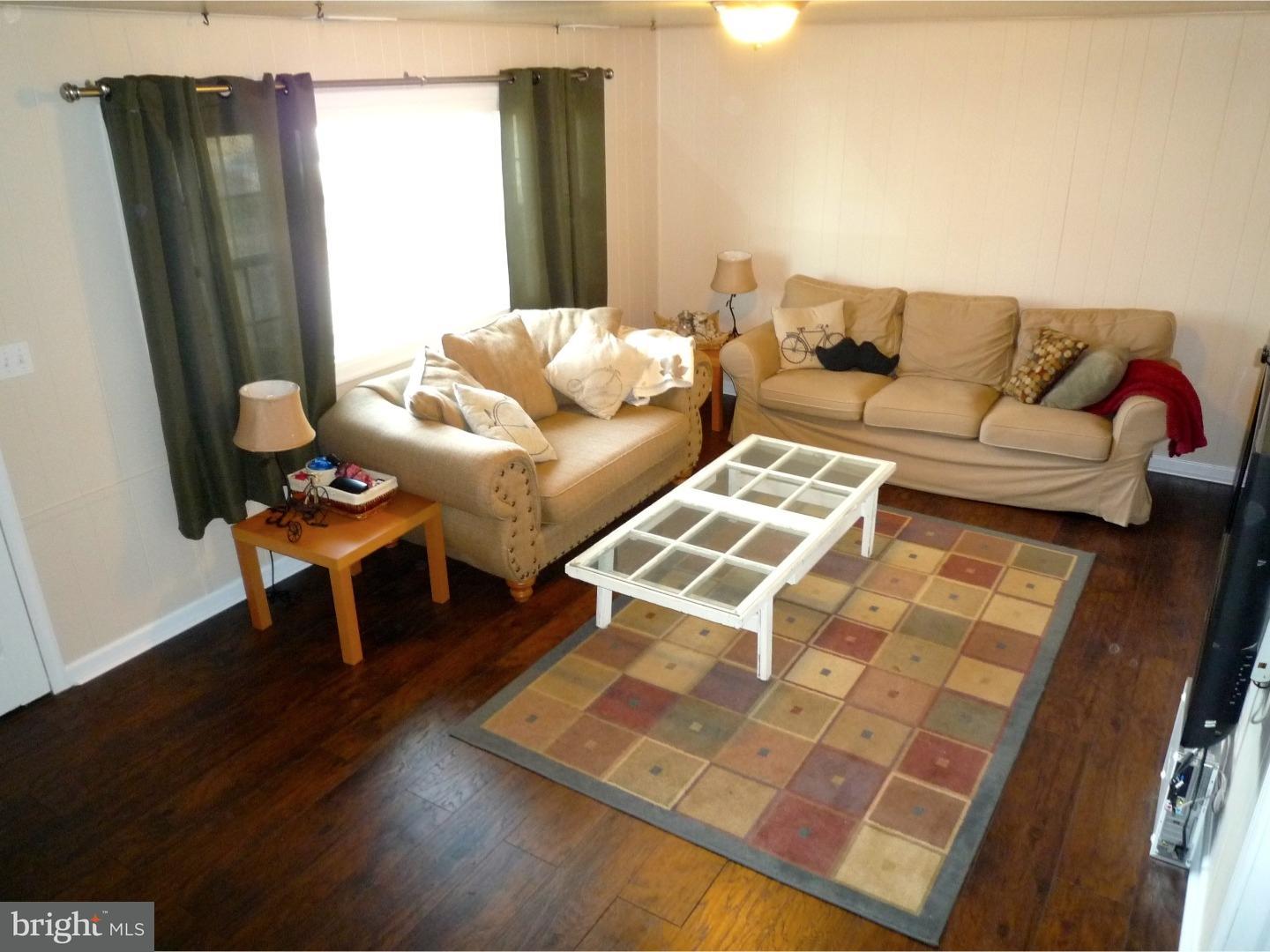 1201 Greentree Road Newark, DE 19713 - Photo 2 of 25 Family Room