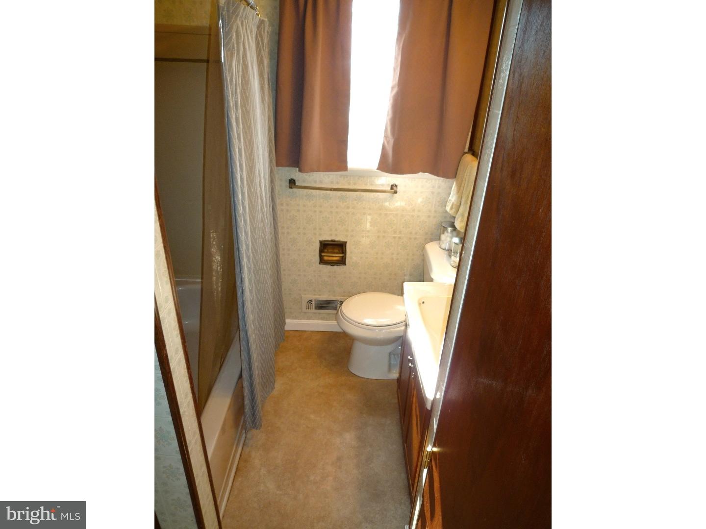 1201 Greentree Road Newark, DE 19713 - Photo 20 of 25 Bathroom