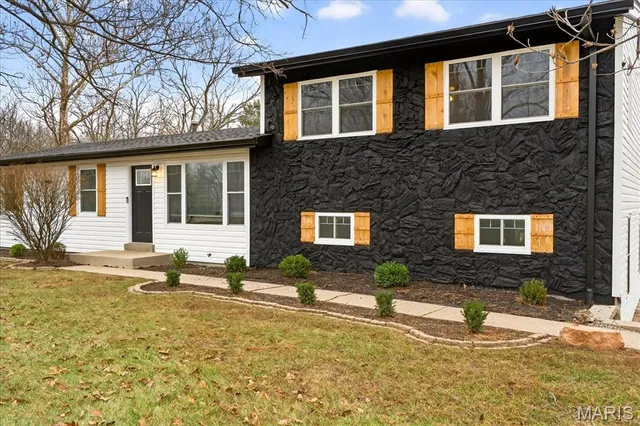 $550,000 | 714 Sunset Lane, O'Fallon, MO 63366