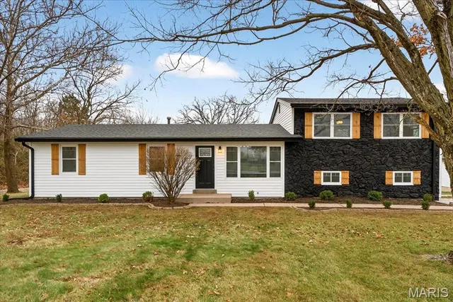 $550,000 | 714 Sunset Lane, O'Fallon, MO 63366