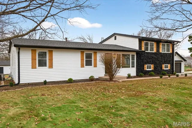 $550,000 | 714 Sunset Lane, O'Fallon, MO 63366