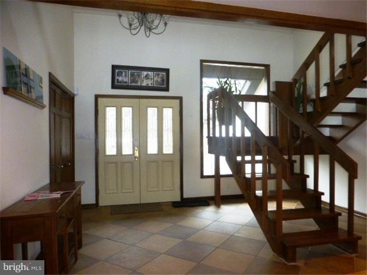 23 Holden Road Cherry Hill, NJ 08034 - Photo 2 of 22 Foyer