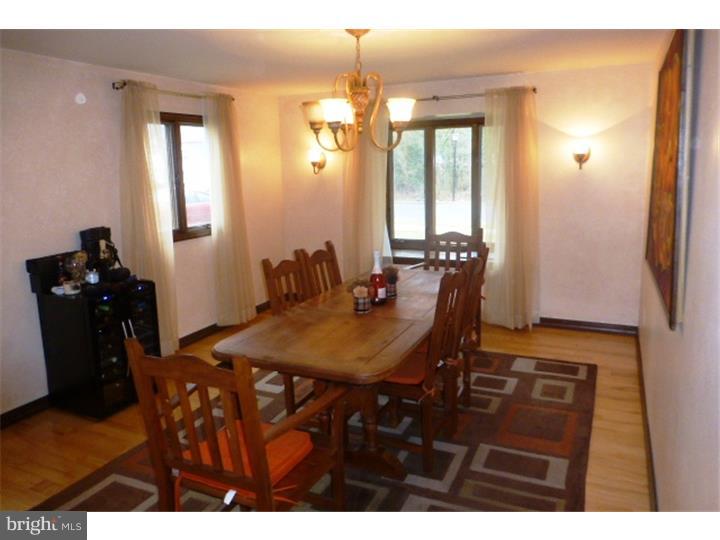 23 Holden Road Cherry Hill, NJ 08034 - Photo 8 of 22 Dining Room