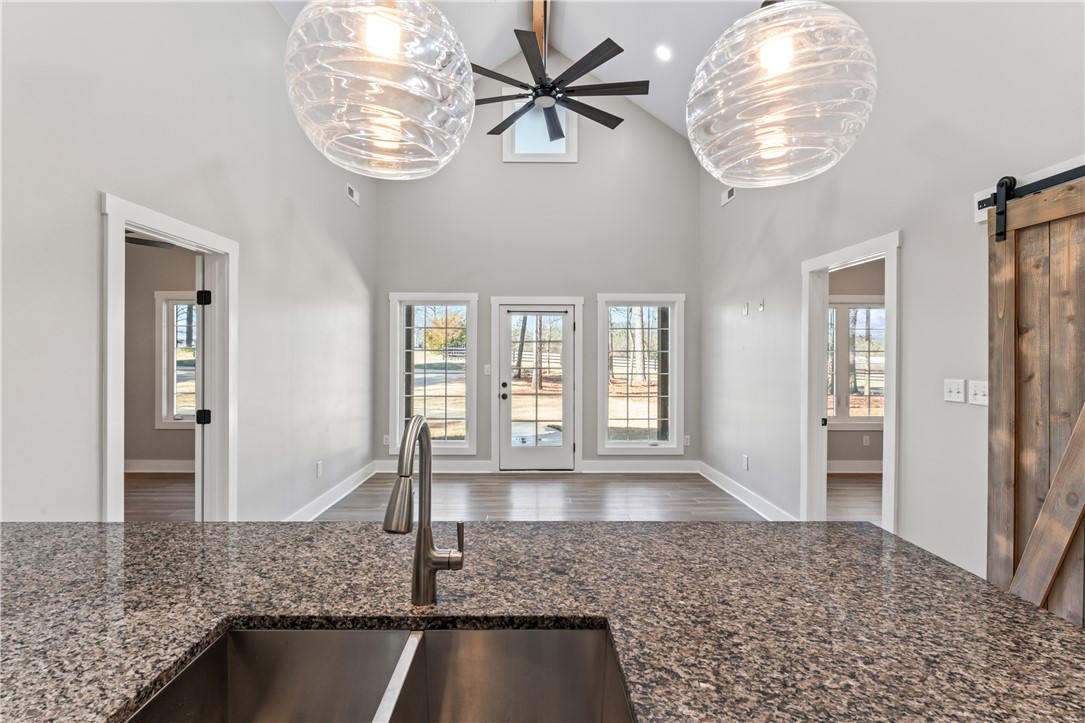 359 Feltman Road Fair Play, SC 29643 - Photo 15 of 29 Living Room