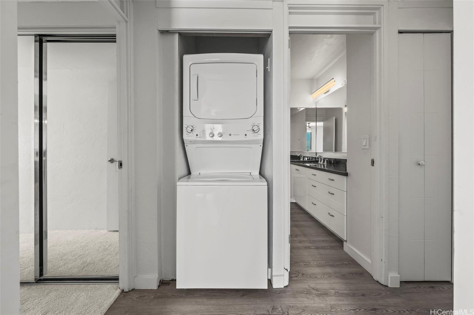 500 Lunalilo Home Road, Unit 17A Honolulu, HI 96825 - Photo 18 of 25 a utility room with dryer and washer