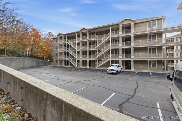 $585,000 | 5320 Mystic Bay Drive, Unit 709, Osage Beach, MO 65065