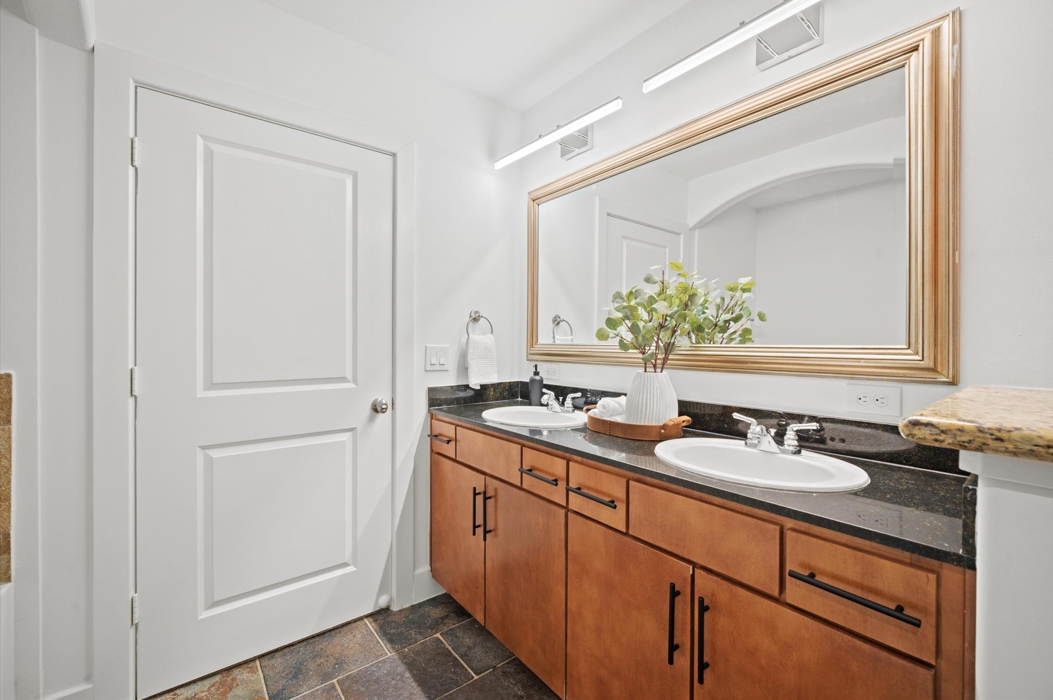 1901 Post Oak Boulevard, Unit 204 Houston, TX 77056 - Photo 30 of 36