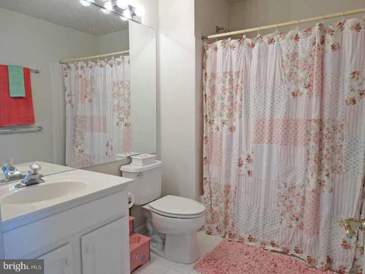 137 Clover Road Warminster, PA 18974 - Photo 13 of 25 Bathroom