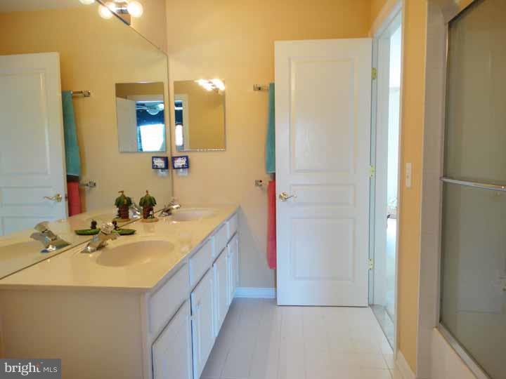137 Clover Road Warminster, PA 18974 - Photo 15 of 25 Bathroom