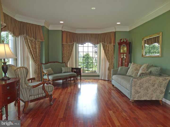 137 Clover Road Warminster, PA 18974 - Photo 3 of 25 Living Room