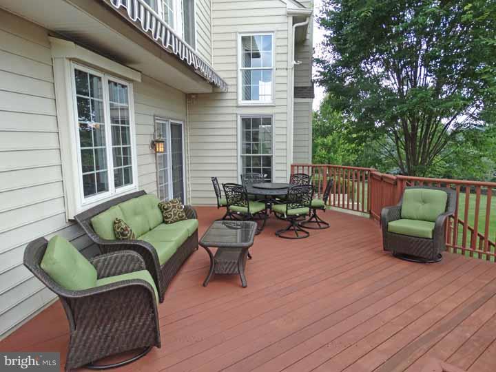 137 Clover Road Warminster, PA 18974 - Photo 21 of 25 Deck