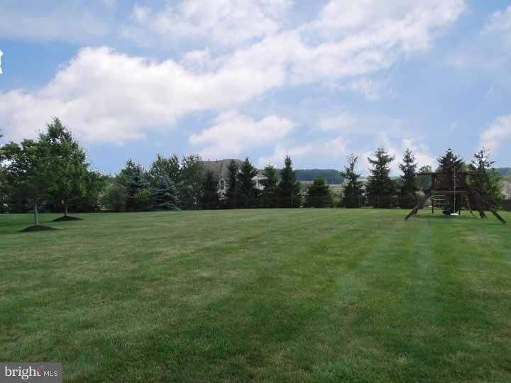 137 Clover Road Warminster, PA 18974 - Photo 22 of 25 Back Yard