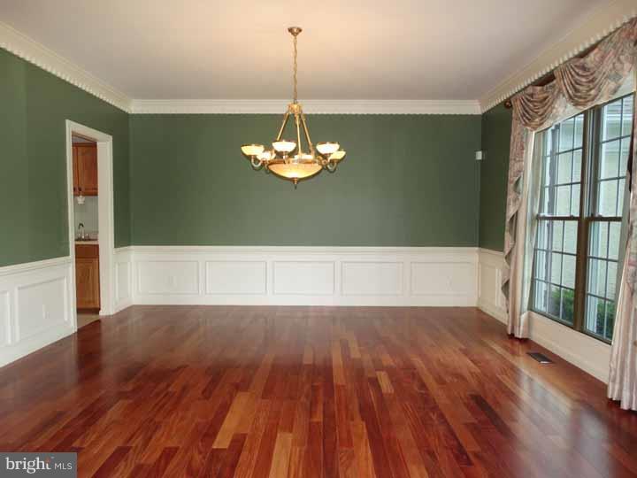 137 Clover Road Warminster, PA 18974 - Photo 5 of 25 Dining Room