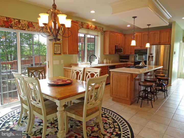 137 Clover Road Warminster, PA 18974 - Photo 6 of 25 Breakfast Room