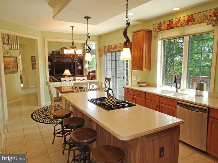 137 Clover Road Warminster, PA 18974 - Photo 7 of 25 Kitchen