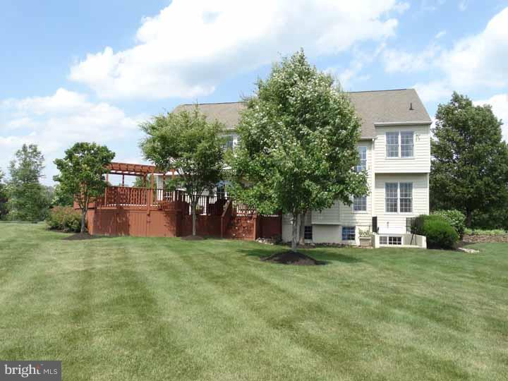 137 Clover Road Warminster, PA 18974 - Photo 9 of 25 Exterior Back