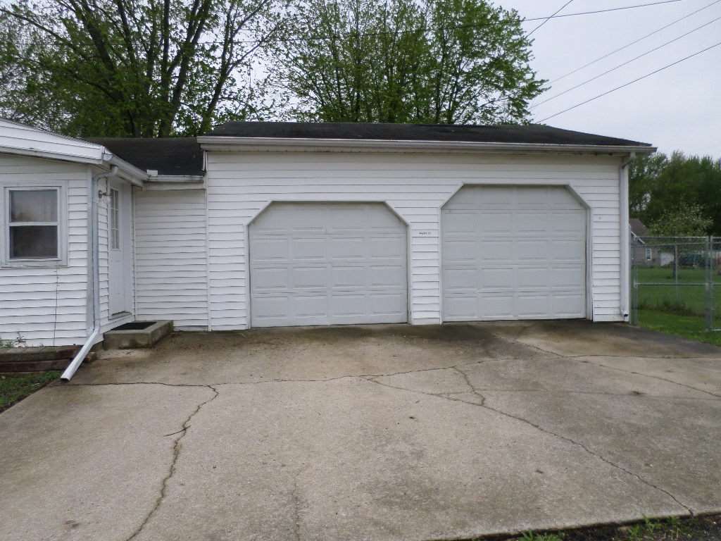 184 Fulton Avenue Rochester, IN 46975 - Photo 2 of 12