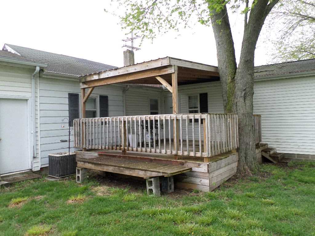 184 Fulton Avenue Rochester, IN 46975 - Photo 3 of 12