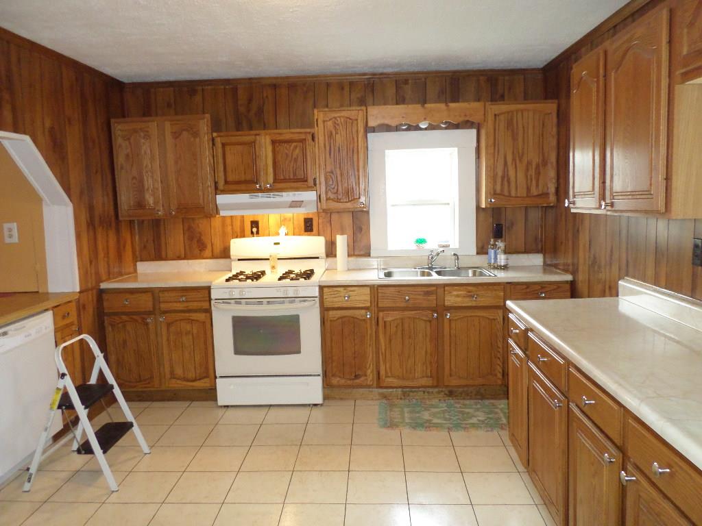 184 Fulton Avenue Rochester, IN 46975 - Photo 5 of 12