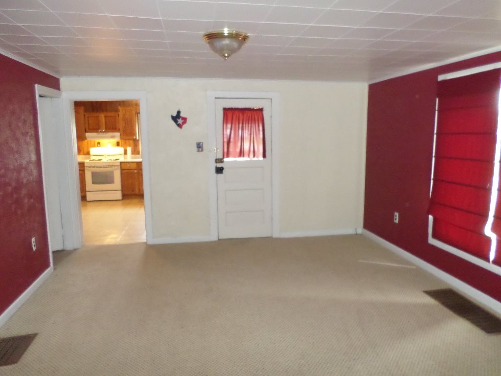 184 Fulton Avenue Rochester, IN 46975 - Photo 7 of 12