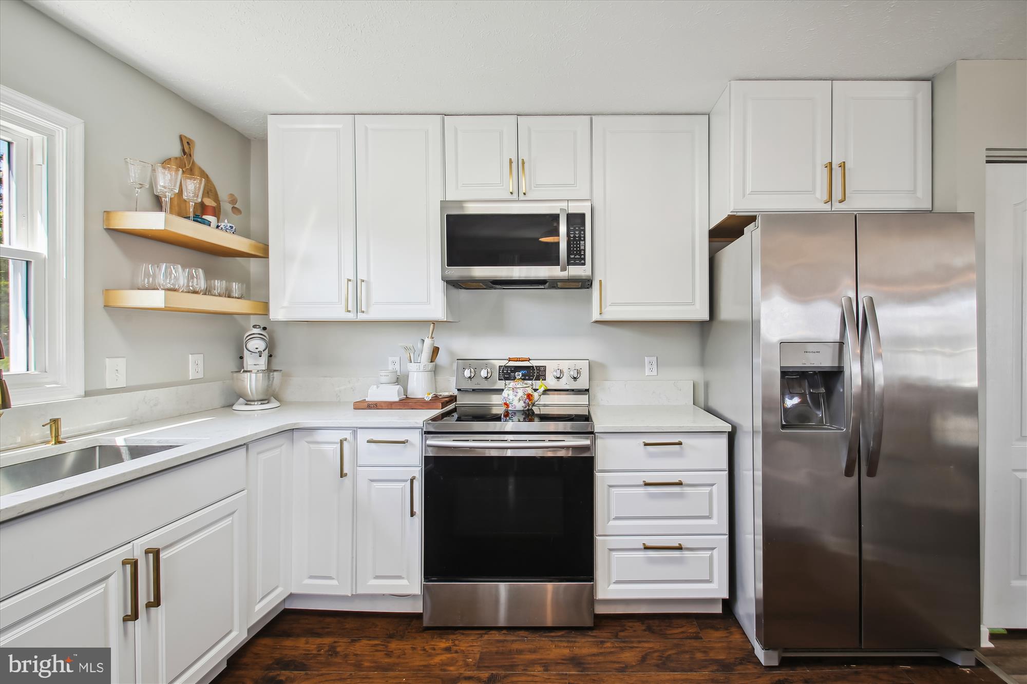 335 Bar Harbor Road Pasadena, MD 21122 - Photo 7 of 35 Renovated Kitchen