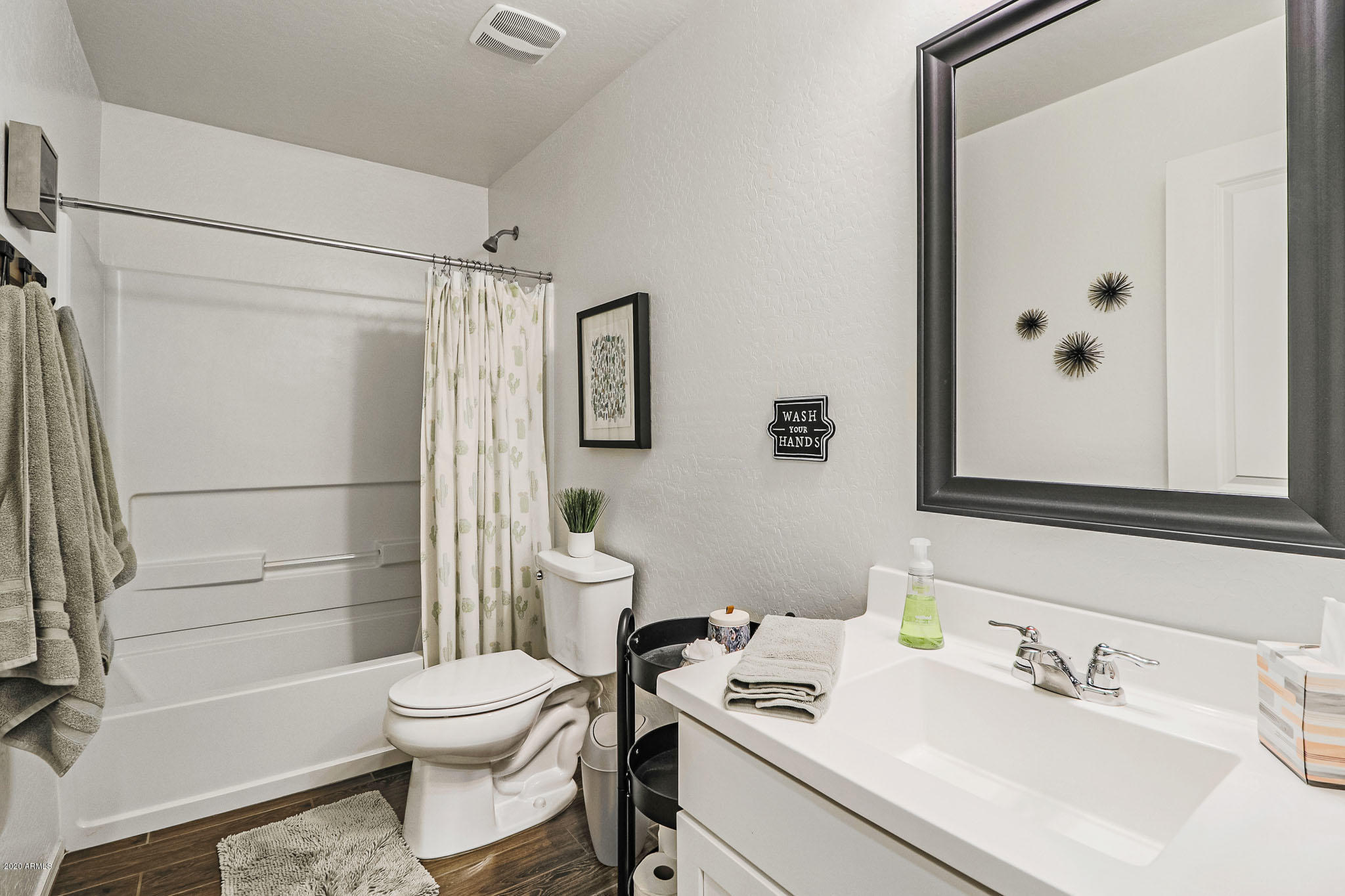 1750 Grenadine Road Phoenix, AZ 85040 - Photo 25 of 32 Guest Bathroom
