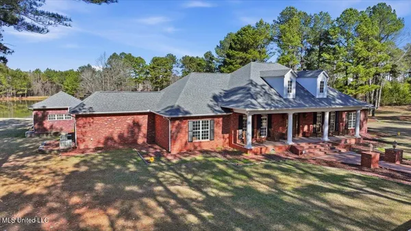 $1,299,000 | 123 Lakeshire Cove, Canton, MS 39046
