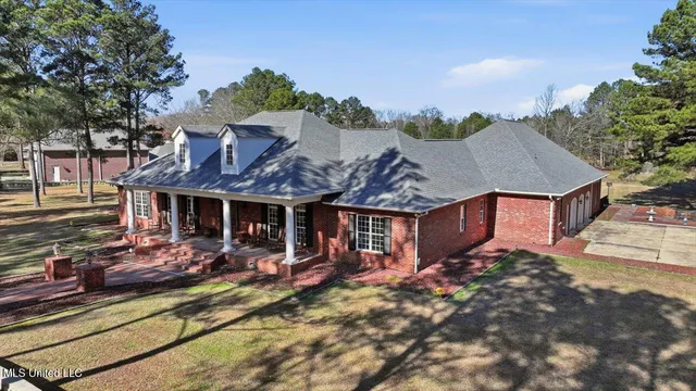 $1,450,000 | 123 Lakeshire Cove, Canton, MS 39046