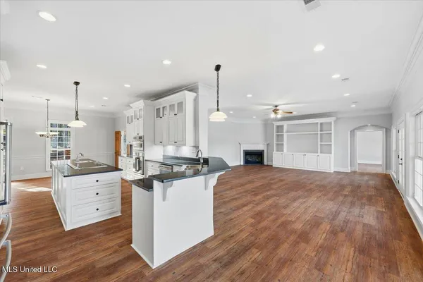 $1,299,000 | 123 Lakeshire Cove, Canton, MS 39046