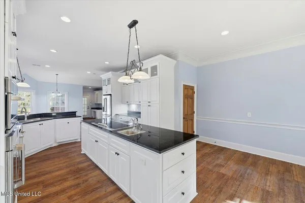 $1,299,000 | 123 Lakeshire Cove, Canton, MS 39046