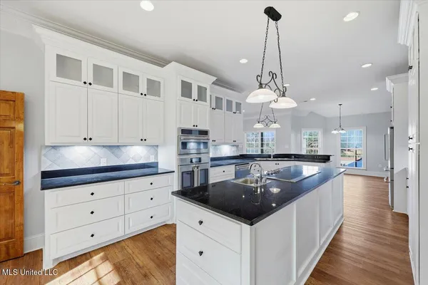 $1,299,000 | 123 Lakeshire Cove, Canton, MS 39046