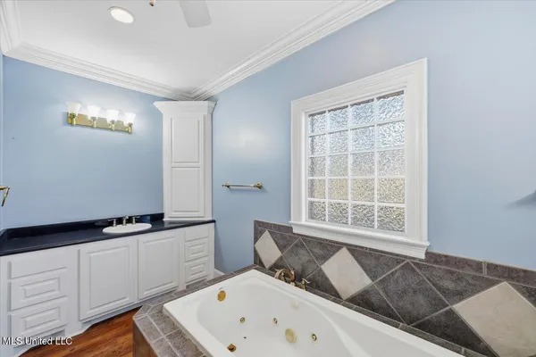 $1,299,000 | 123 Lakeshire Cove, Canton, MS 39046