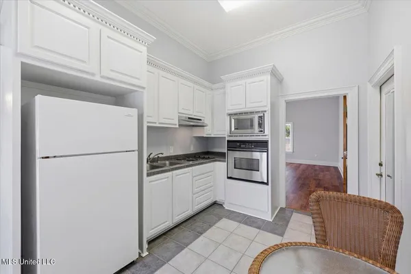 $1,299,000 | 123 Lakeshire Cove, Canton, MS 39046