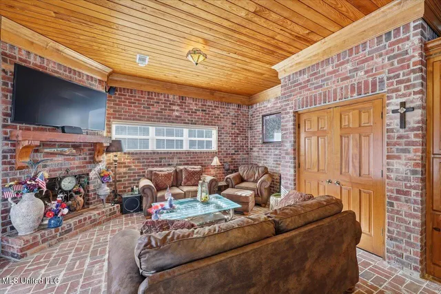 $1,450,000 | 123 Lakeshire Cove, Canton, MS 39046