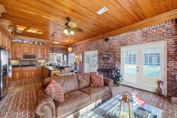 $1,299,000 | 123 Lakeshire Cove, Canton, MS 39046