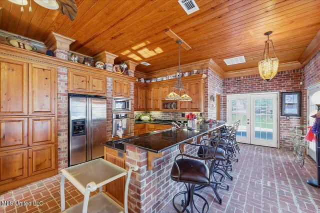 $1,450,000 | 123 Lakeshire Cove, Canton, MS 39046