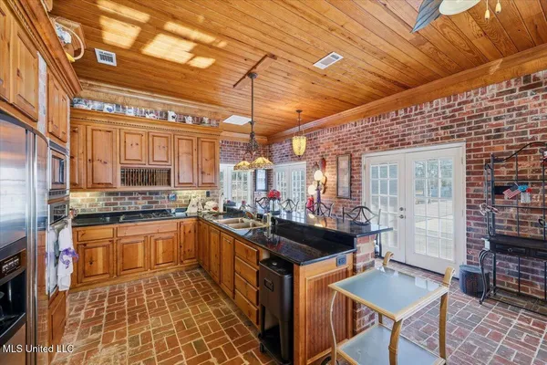 $1,299,000 | 123 Lakeshire Cove, Canton, MS 39046