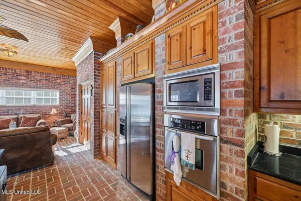 $1,299,000 | 123 Lakeshire Cove, Canton, MS 39046