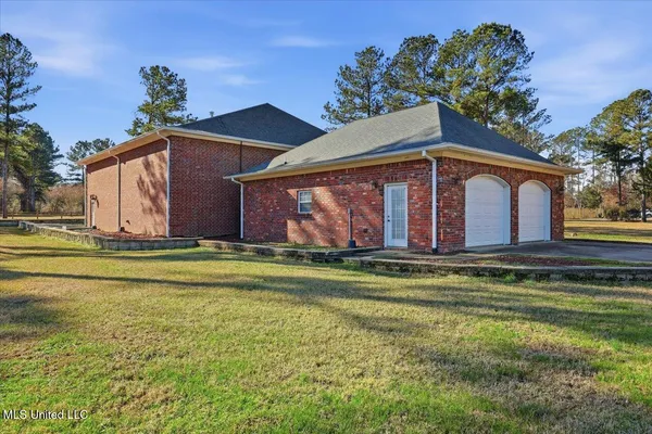 $1,299,000 | 123 Lakeshire Cove, Canton, MS 39046