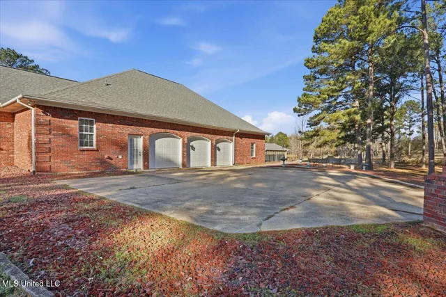 $1,450,000 | 123 Lakeshire Cove, Canton, MS 39046
