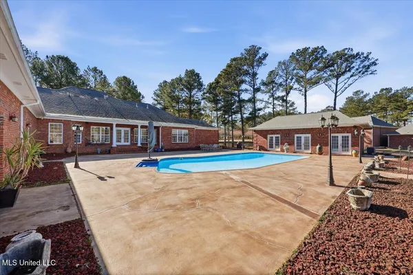 $1,299,000 | 123 Lakeshire Cove, Canton, MS 39046