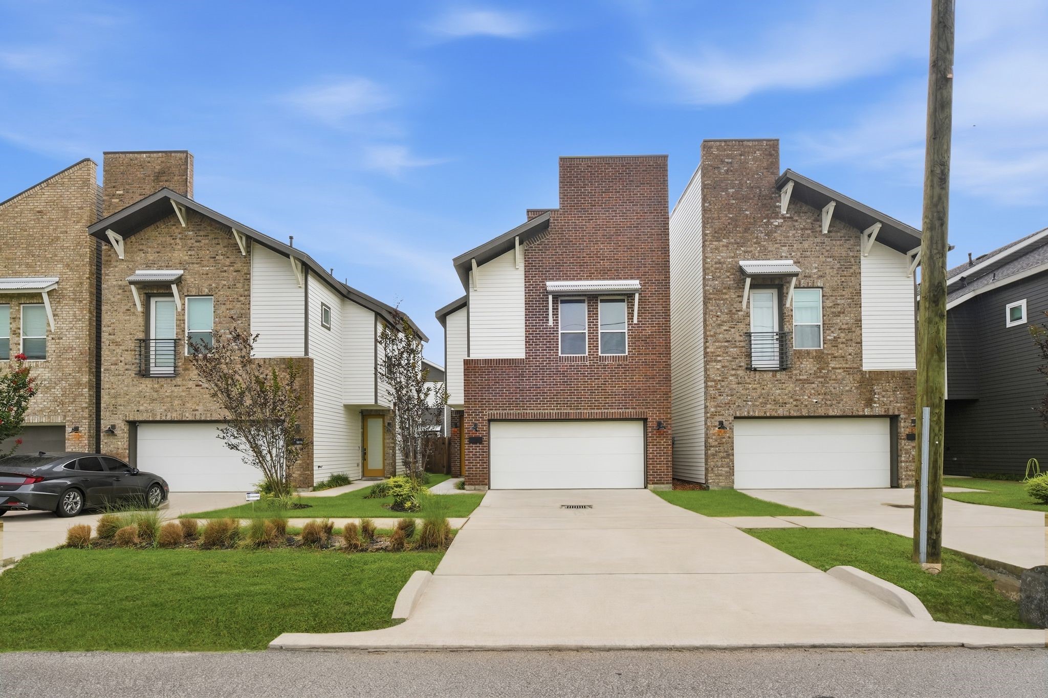 5814 Cebra Street Houston, TX 77091 - Photo 2 of 32 Quiet, well-maintained community in Highland Heights.