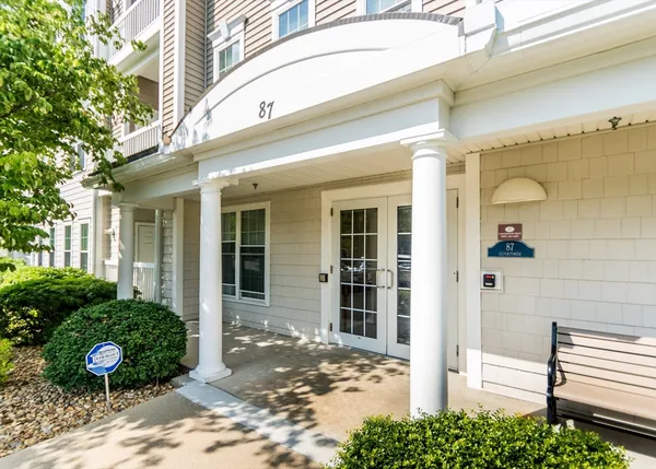 $769,900 | 87 Clocktower Drive, Unit 203, Waltham, MA 02452