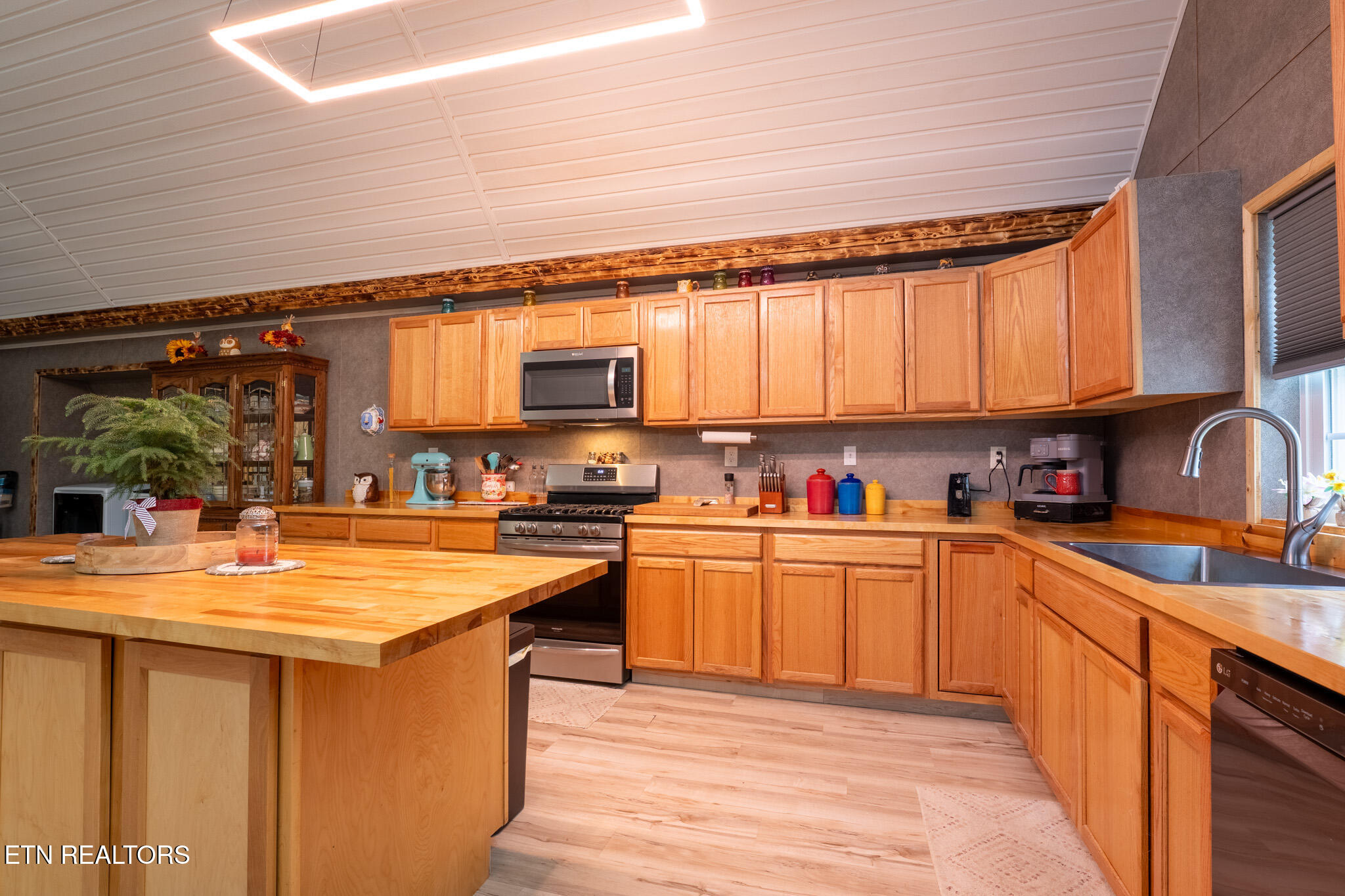 1445 Coon Hollow Road Deer Lodge, TN 37726 - Photo 10 of 26 Coon Hollow Road Home-07